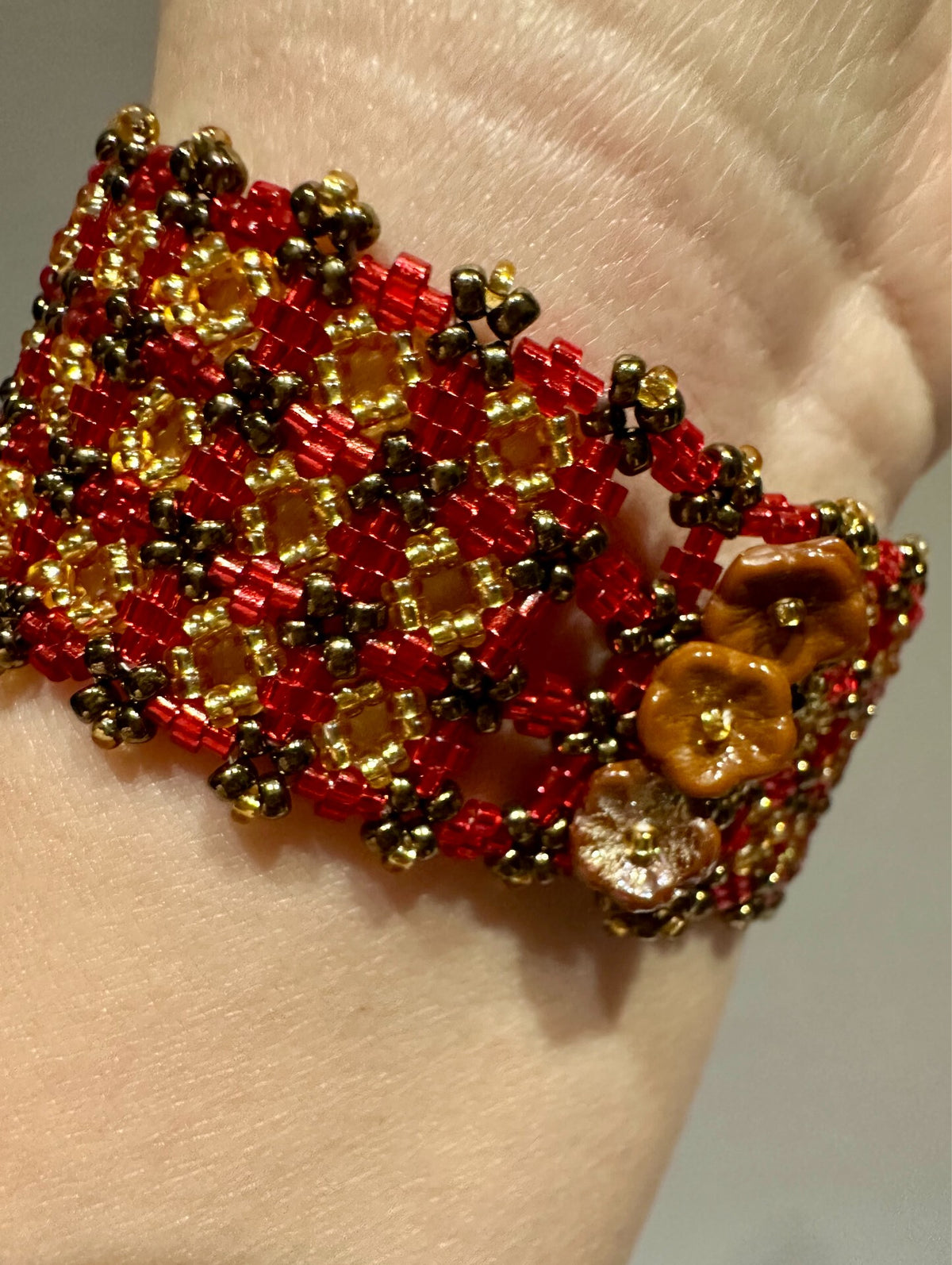 Handcrafted Beaded Bracelet with Lattice Design