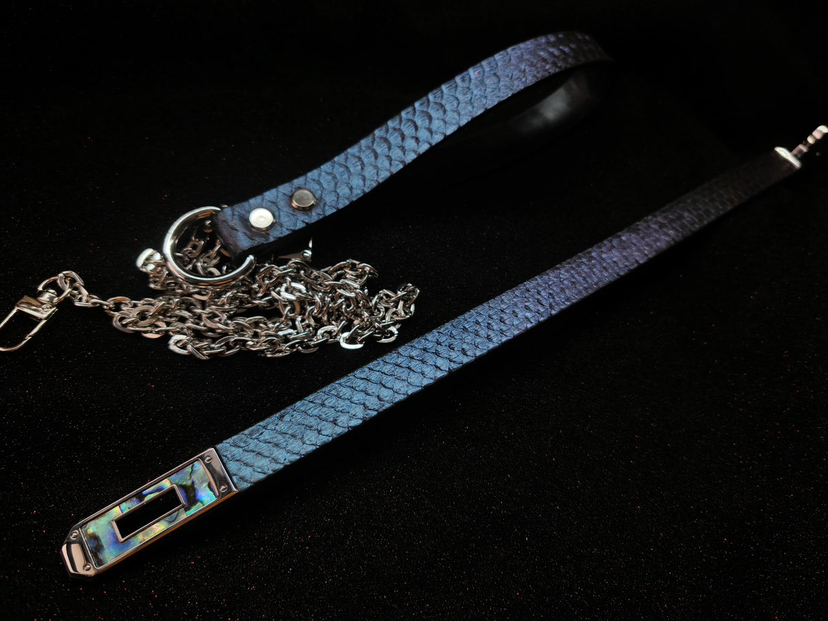 Collare per animali in pelle di serpente iridescente blu-viola