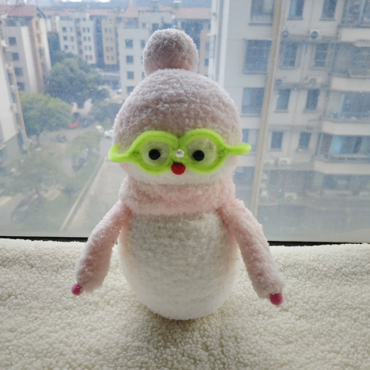 Figura de Peluche de Meia Costurada à Mão com Textura de Malha