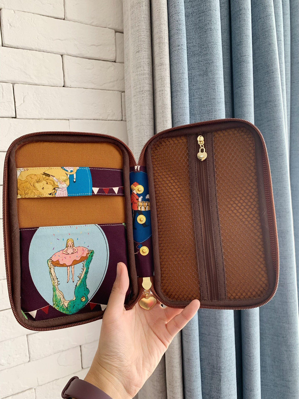 Circus Print Oxford Cloth Organizer Case