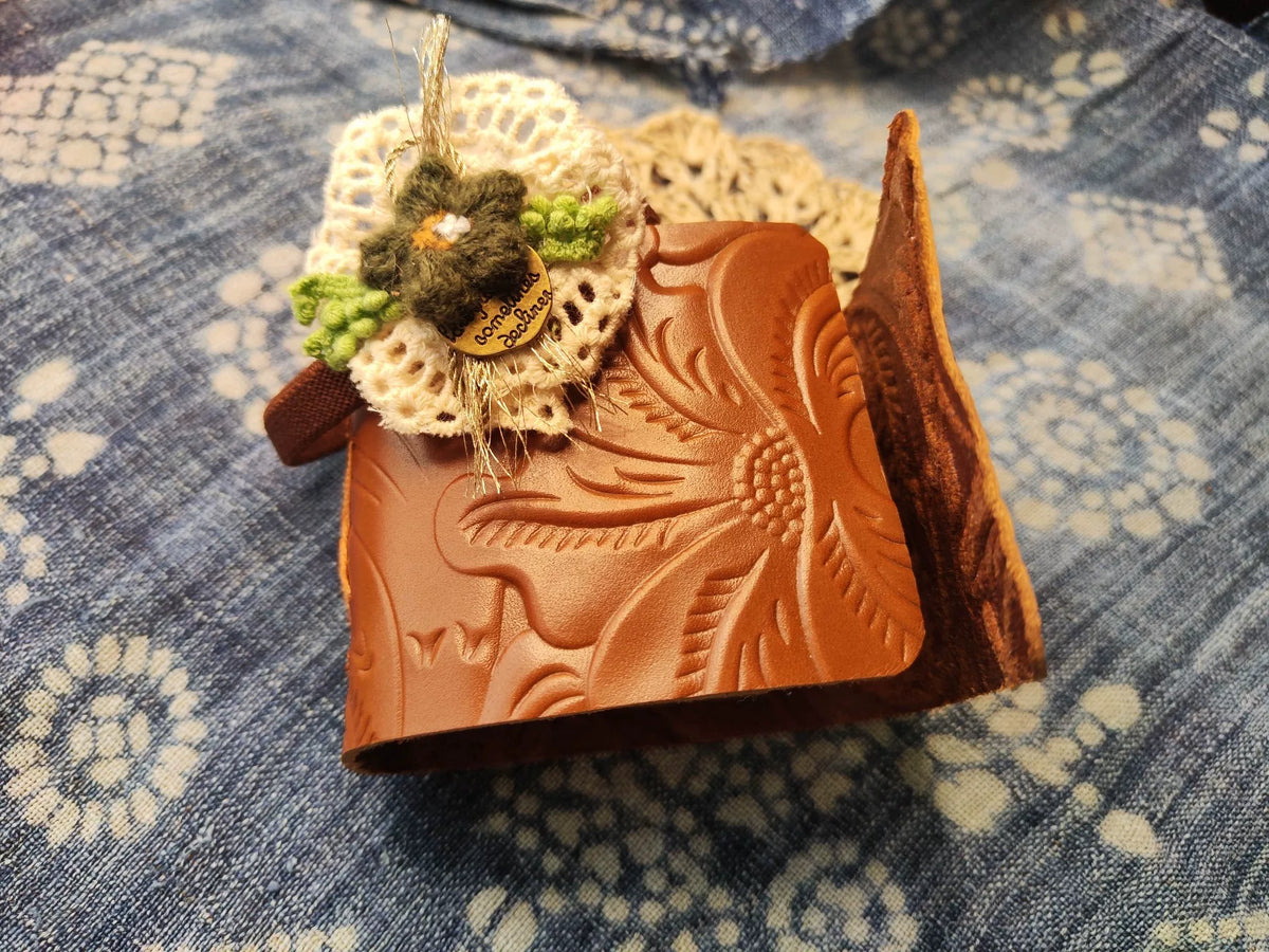 Cuaderno en miniatura de piel hecho a mano