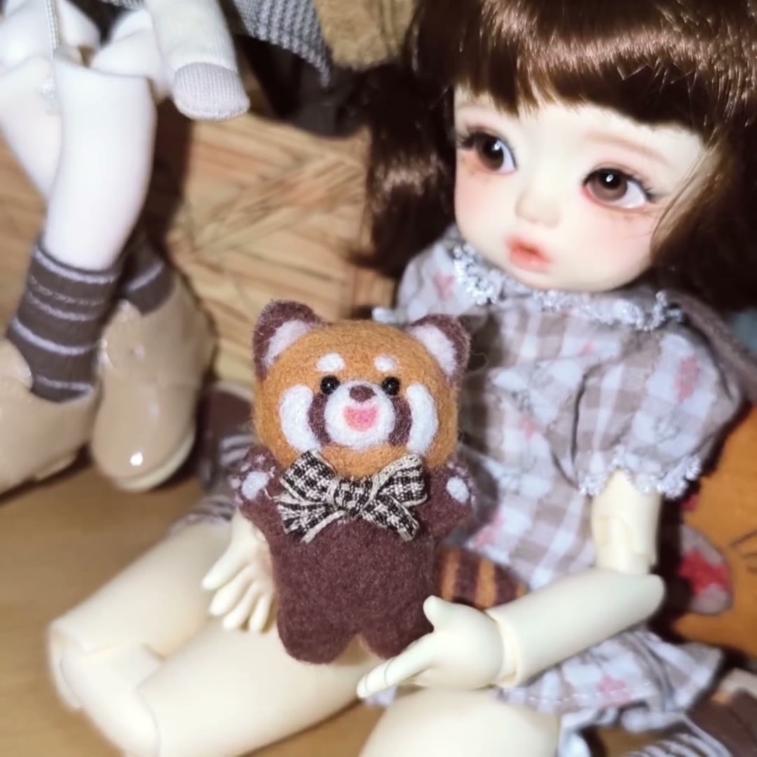 Handgemaakte vilten wol knuffelhanger rode panda