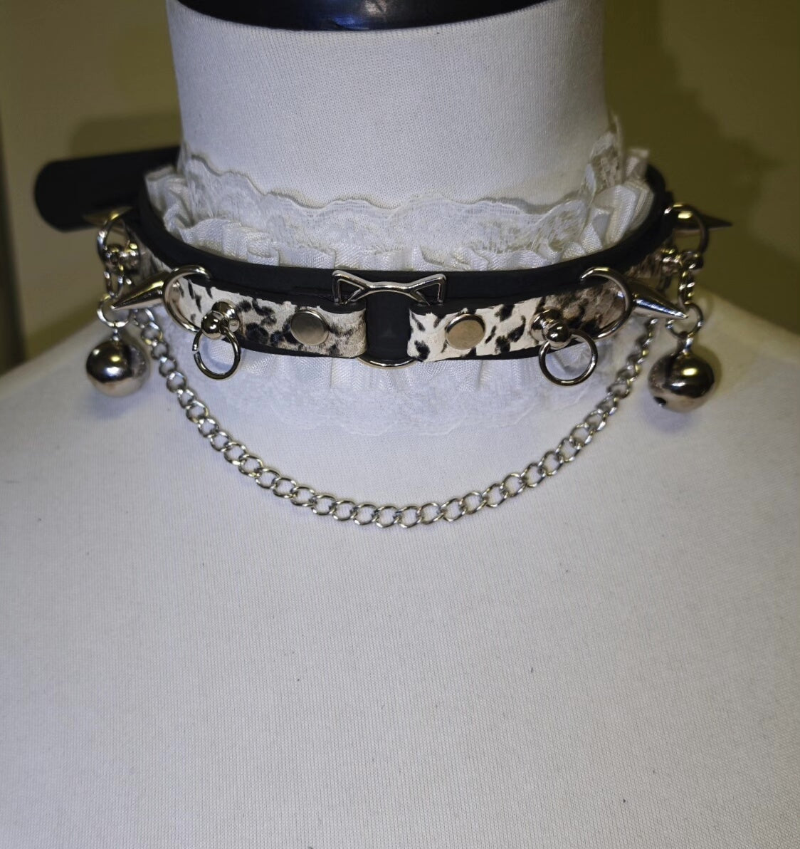 Handgakte Bamboe Grain Leer Choker met Kattenoren