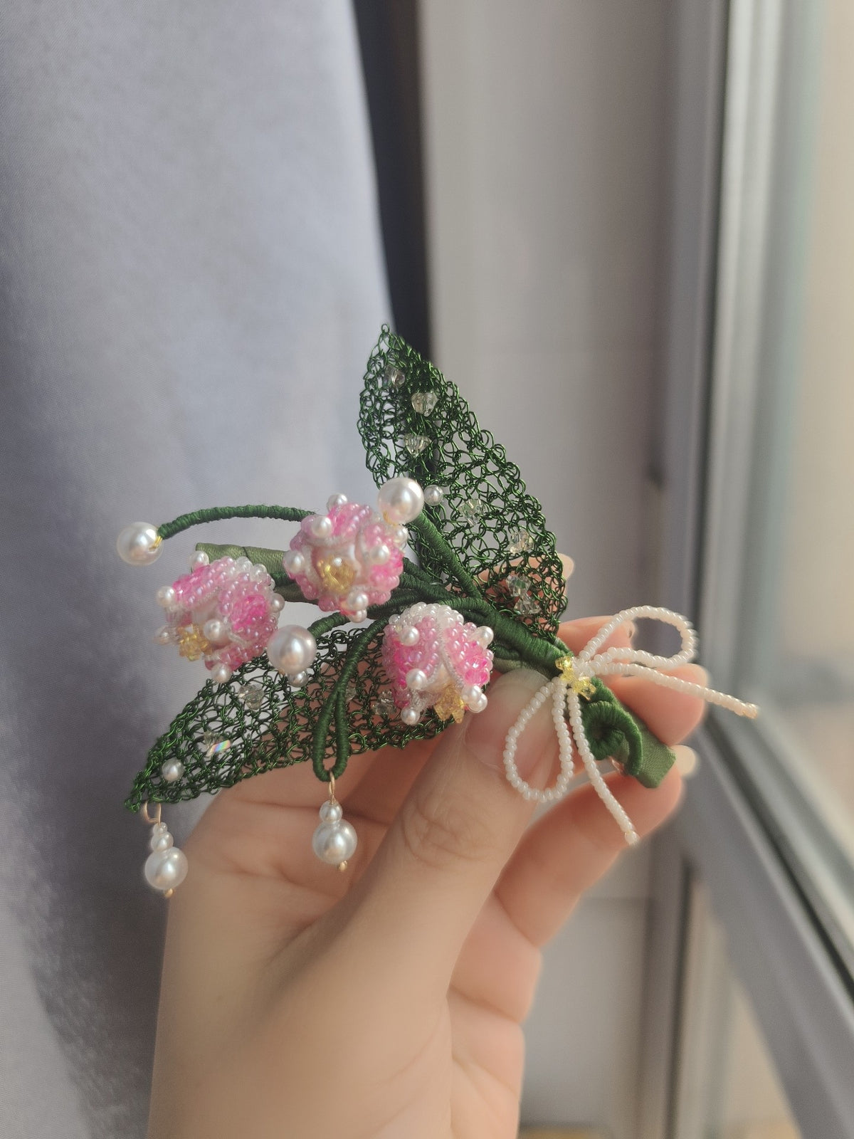 French Embroidery Bell Flower Side Clip