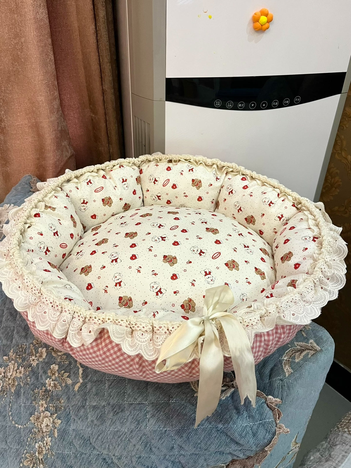 Reversible Round Cat Bed with Lace Trim