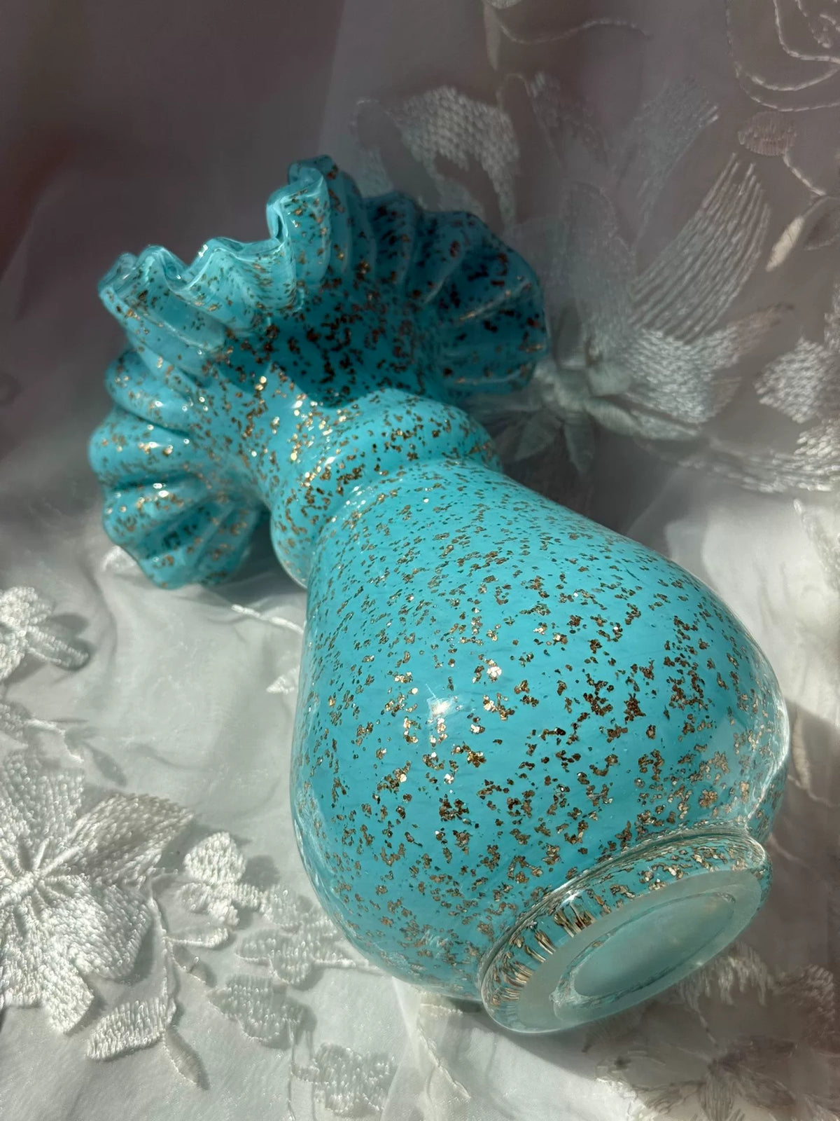 Vase vintage en verre turquoise et éclats dorés