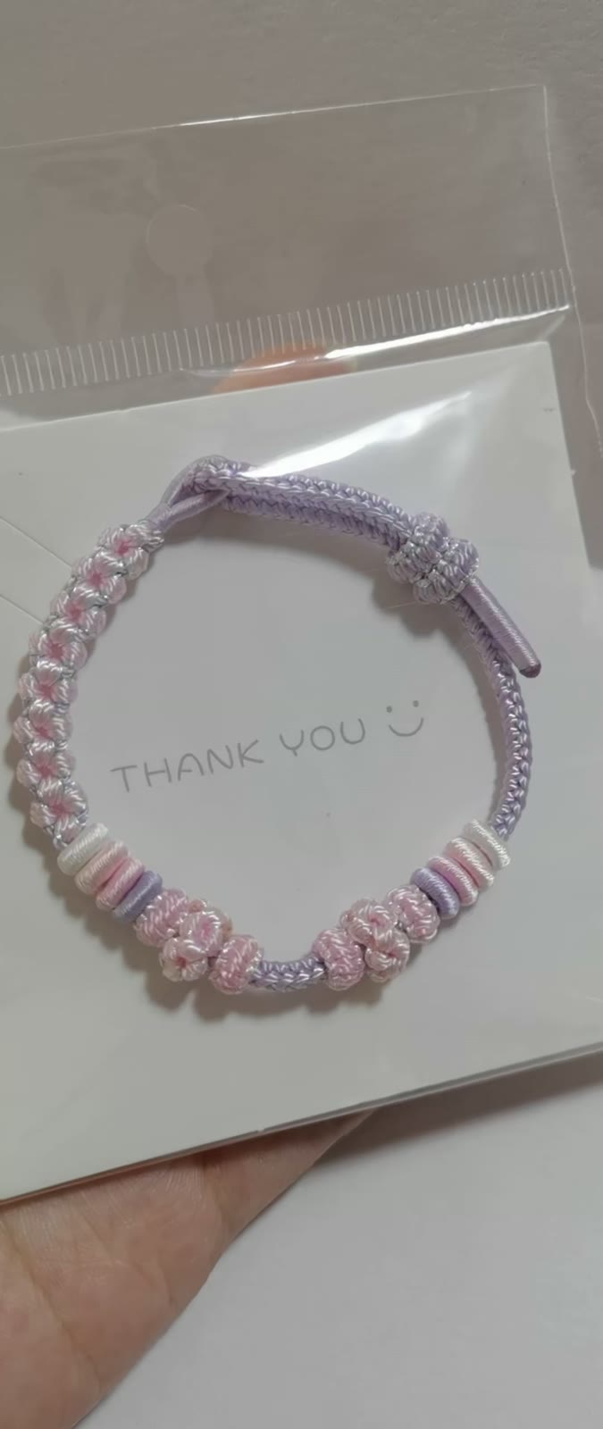 Pulseira Entrançada com Flores, Degradê Rosa e Roxo, Feita à Mão