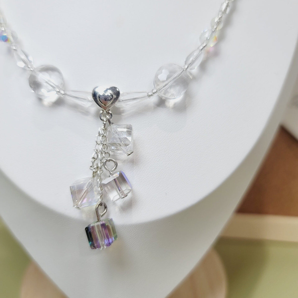 Collier Pendentif Cœur en Perles Blanches Fait Main