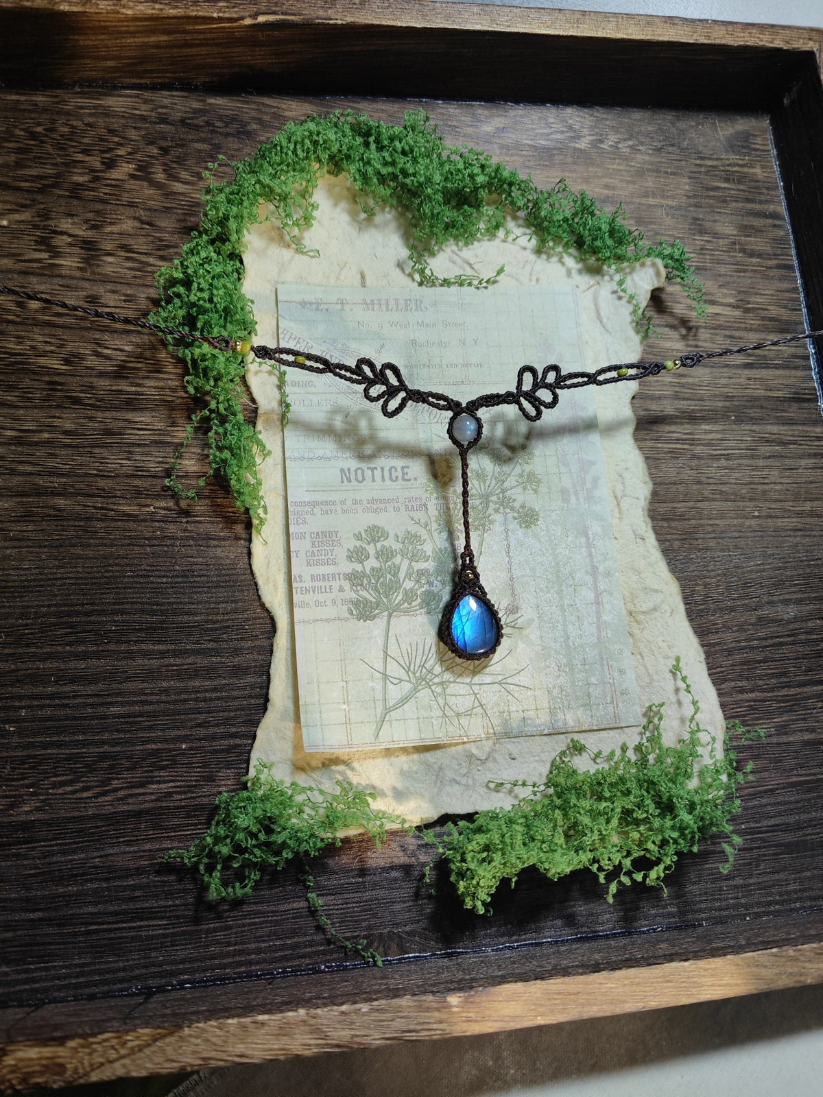 Collier macramé labradorite goutte d'eau cordon marron foncé