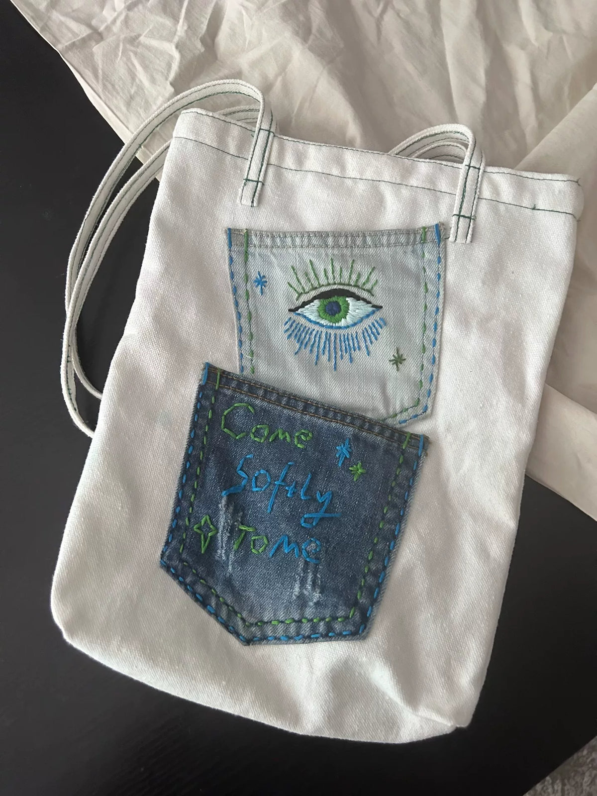 Bolso de hombro de lienzo crudo bordado a mano