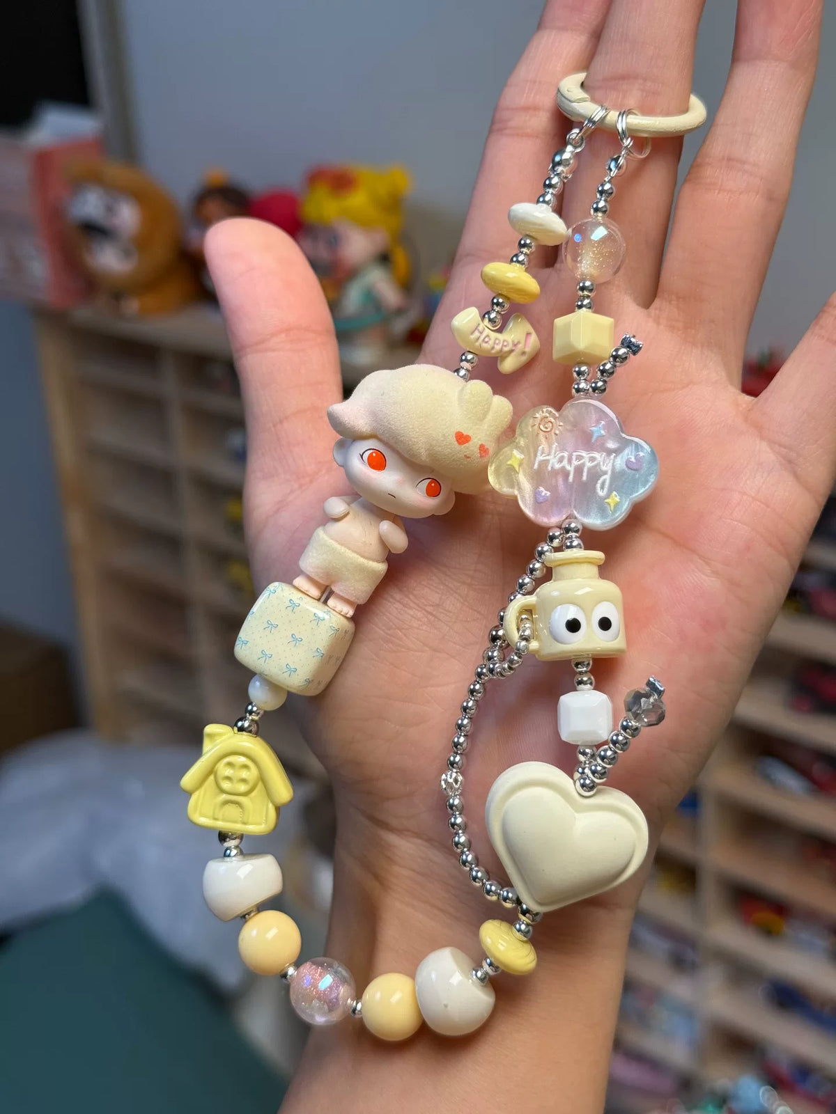 Chaveiro e Ornamento de Boneca de Miçangas Feito à Mão