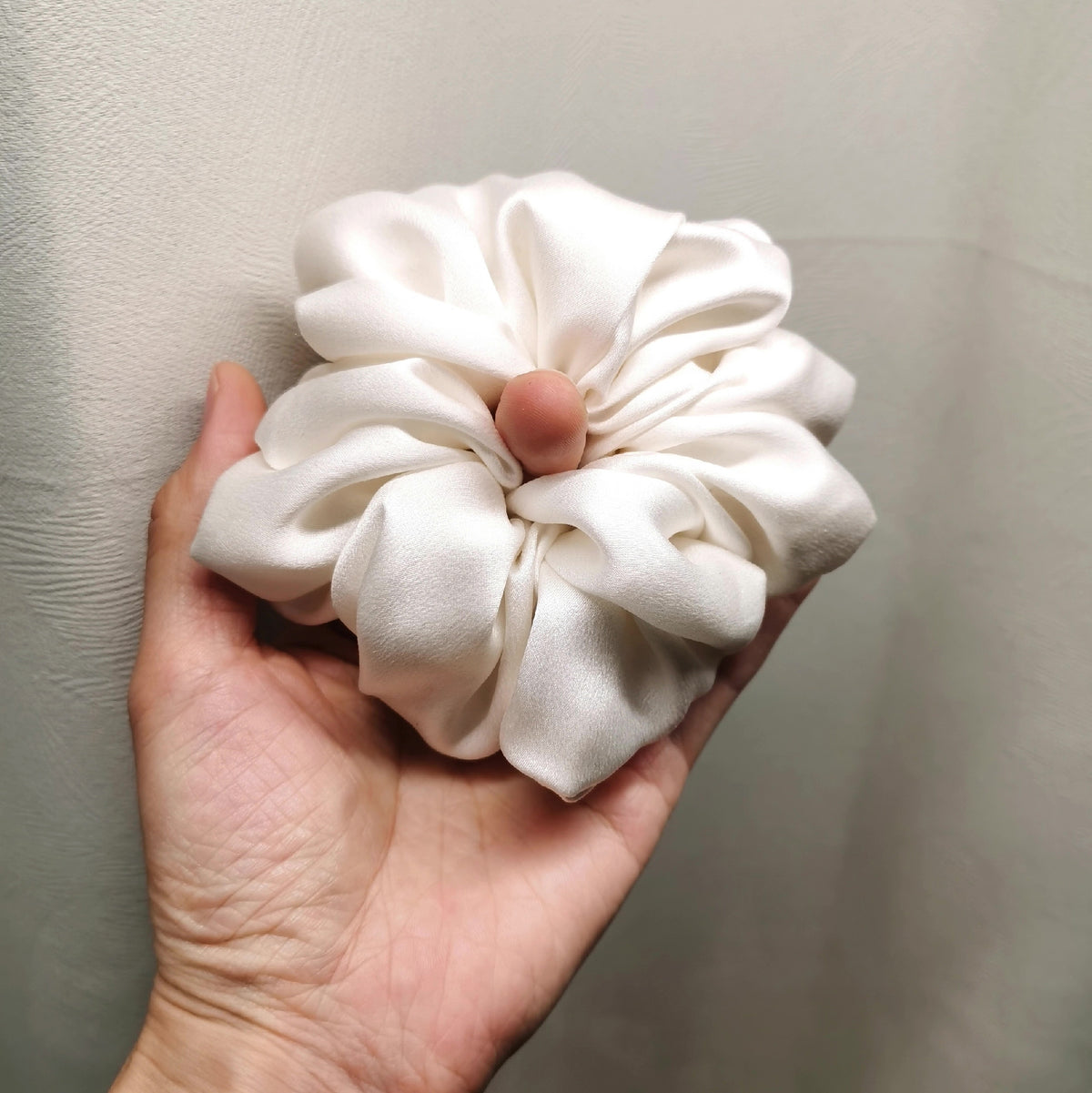 Pure Silk Cream White Scrunchie