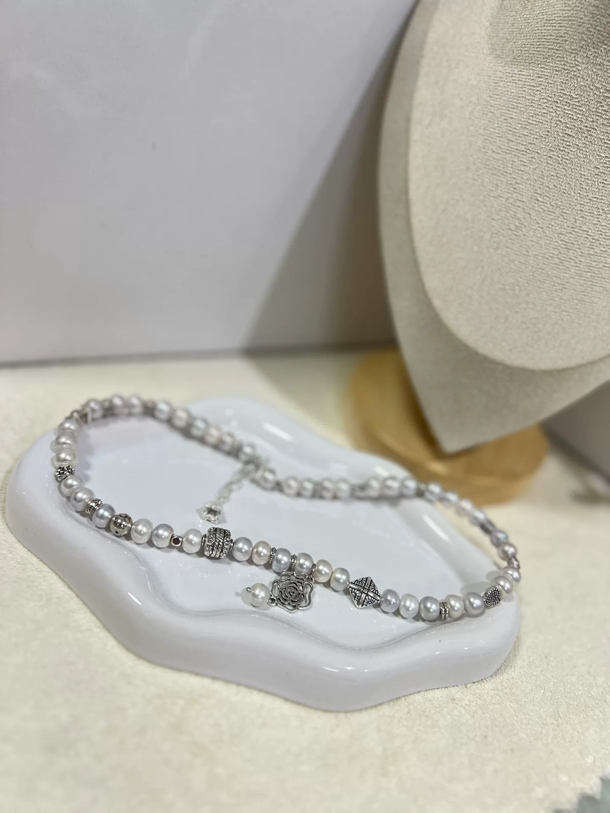 Collier avec perles d'eau douce blanches et rose