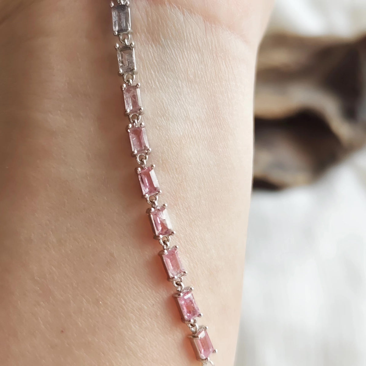Blau-violettes Tourmalin-Armband in Rechteckform aus Silber