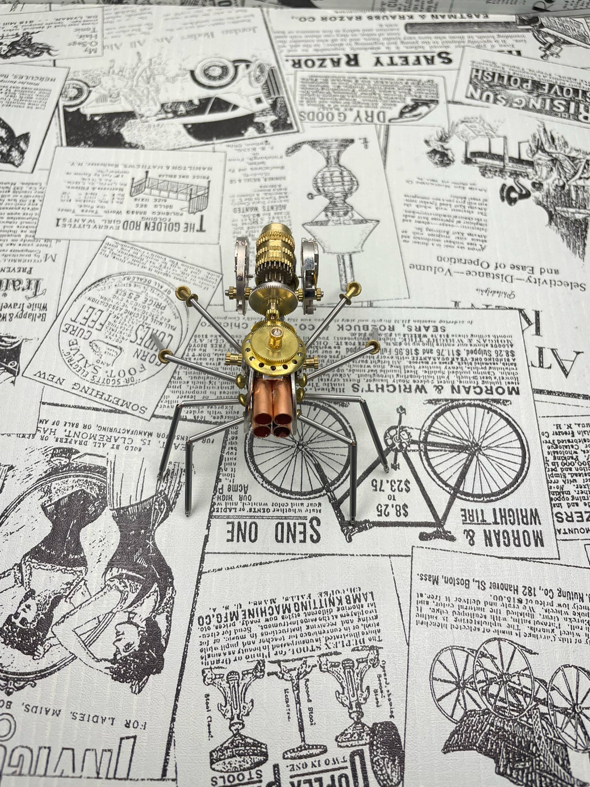 Steampunk Metalen Spin Figuur met Messing Tandwiel