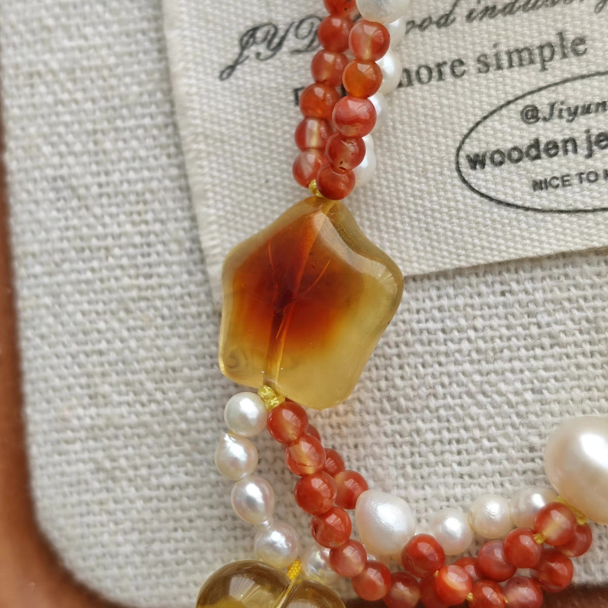 Amber Bear South Red Agate Pearl Bracelet