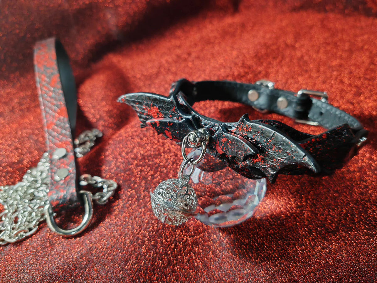 Set collare per animali in pelle di serpente nera e rossa