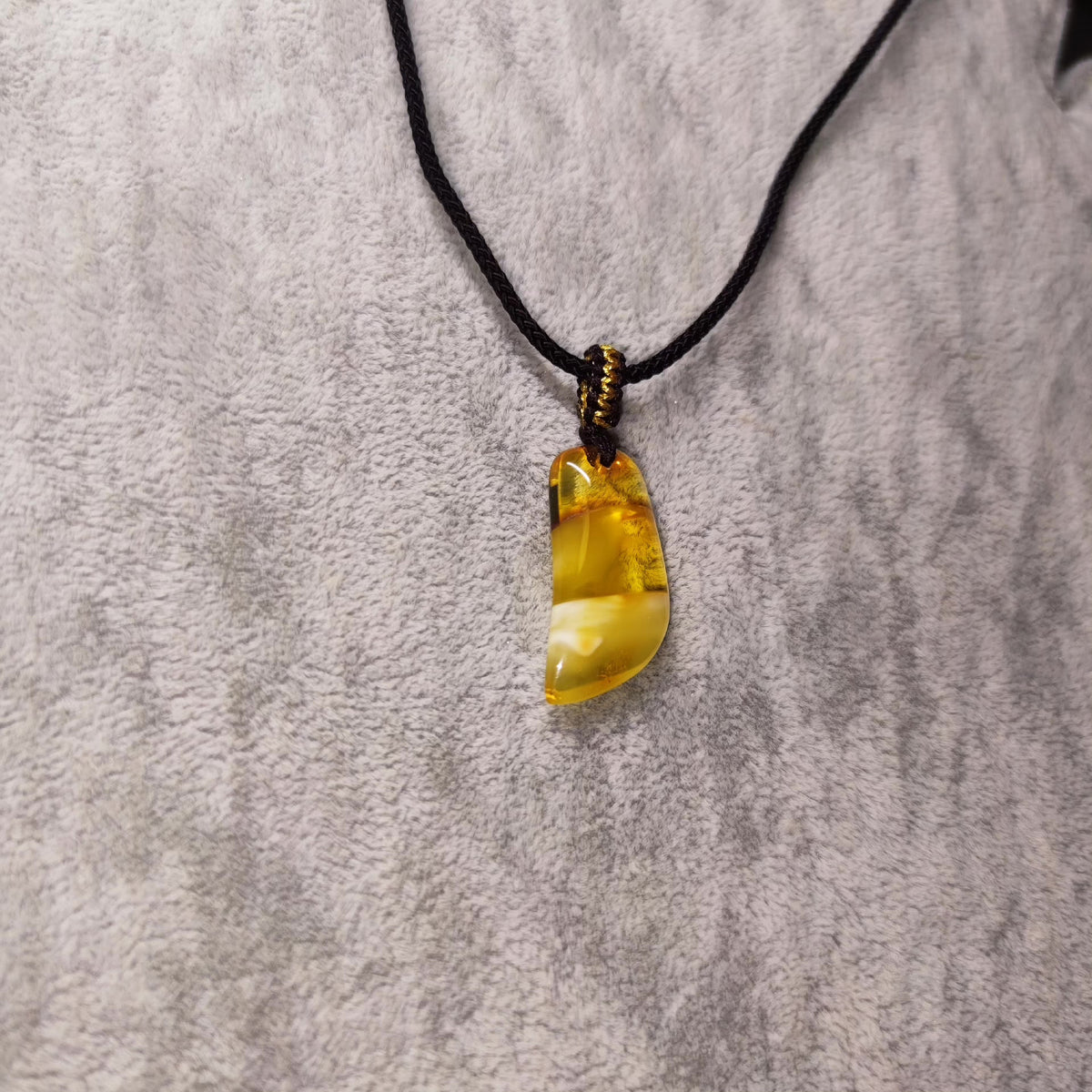 Three-Color Amber Spliced Pendant