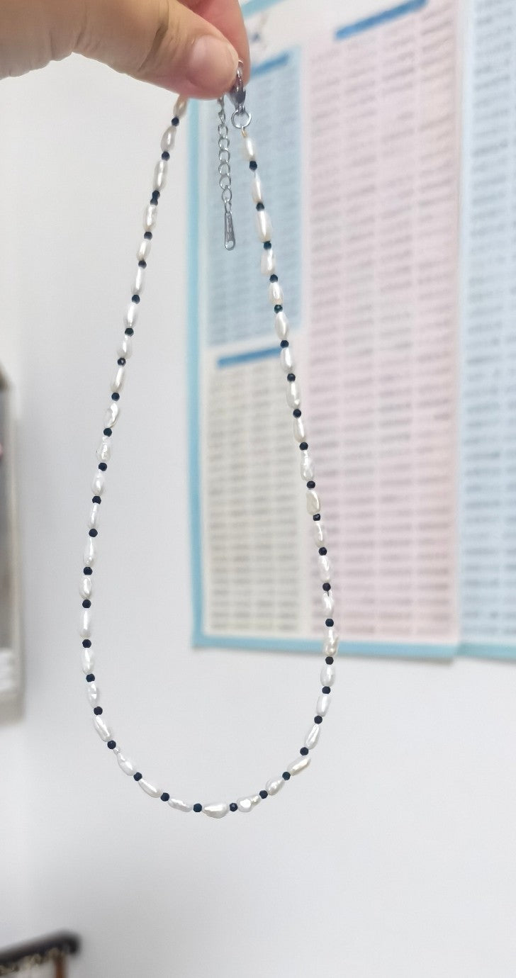 Natural Rice Pearl Necklace with Dark Beads
