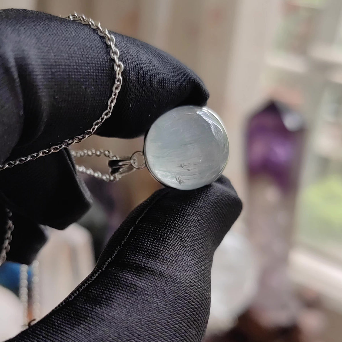 Pendent en argent massif et quartz à poils de lapin bleu