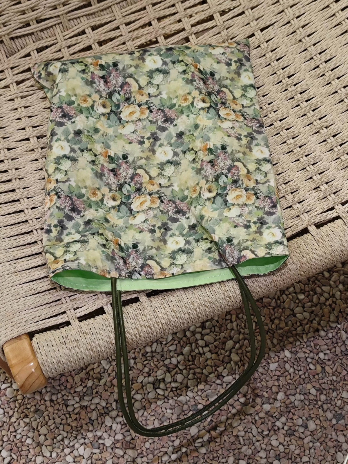 Bolso tote de algodón floral Liberty con correas de cuero oliva