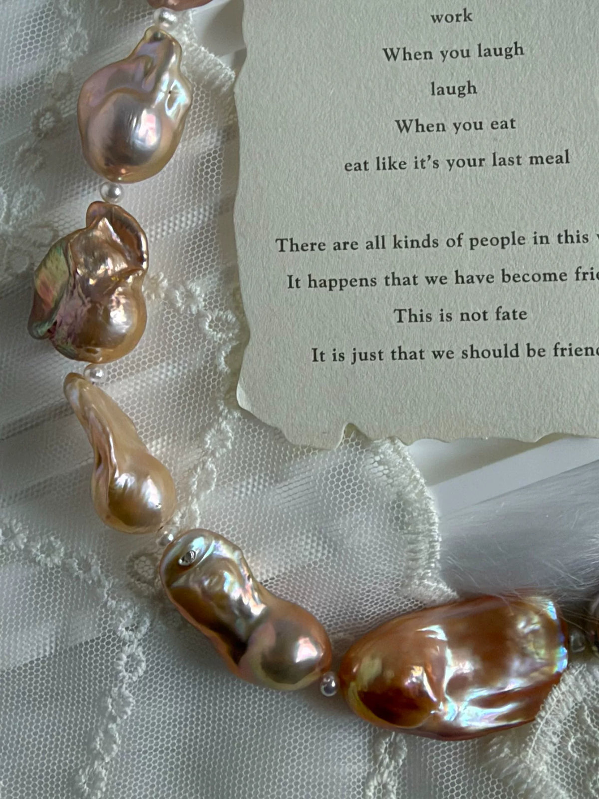 Collier de perles d'eau baroque or champagne irisé