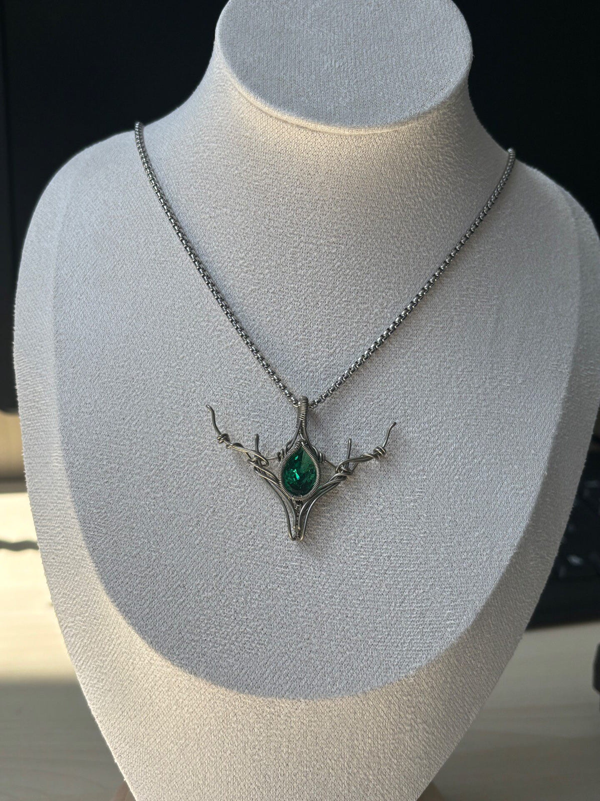 Collier Pendentif Zircone Verte Fil Enroulé