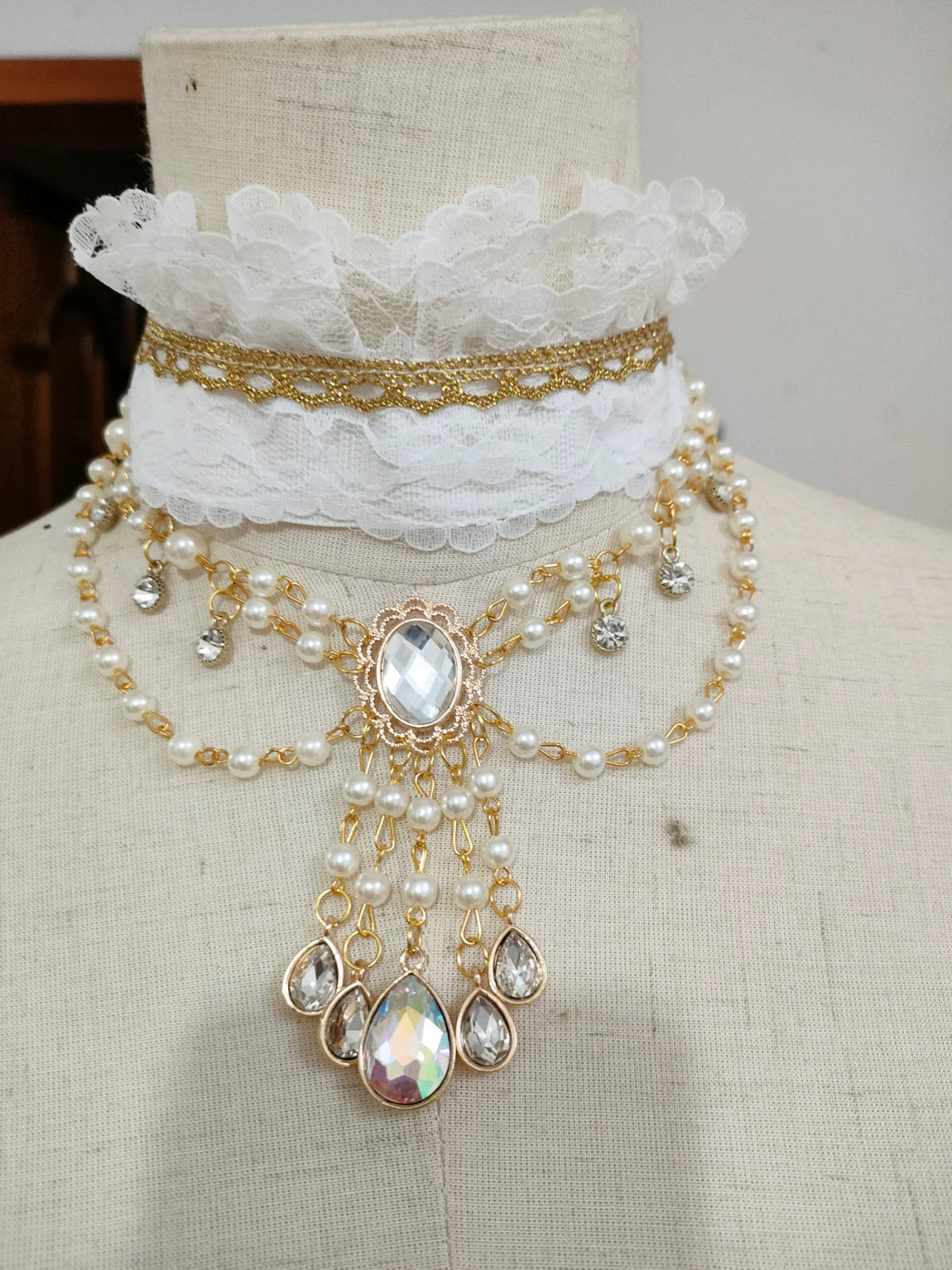 Conjunto de Choker de Encaje Blanco y Collar de Perlas