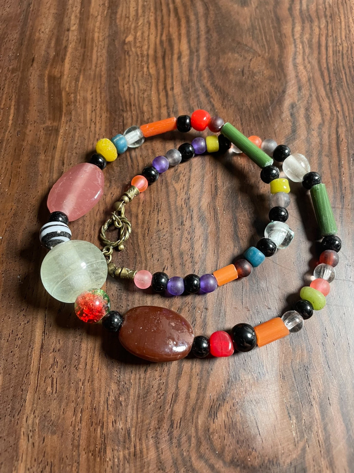 Collar de cuentas de vidrio multicolor 43 cm