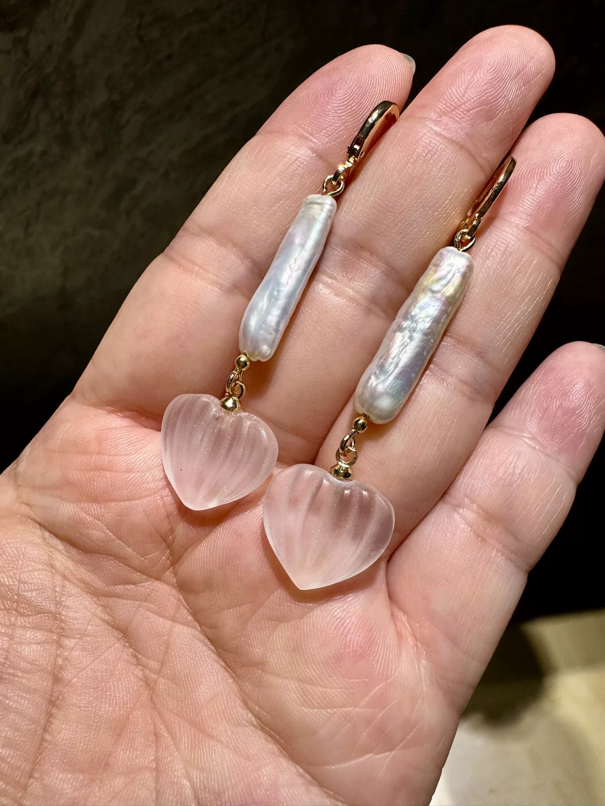 Brincos de Argola com Coração de Cristal e Pérola Dourado