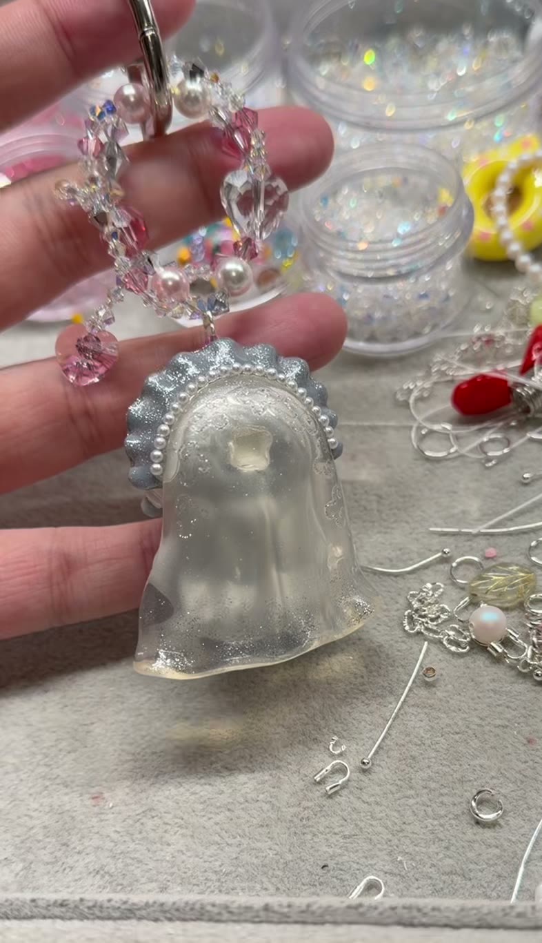 ハンドメイド 猫の花嫁 スマホストラップ ビーズチャーム