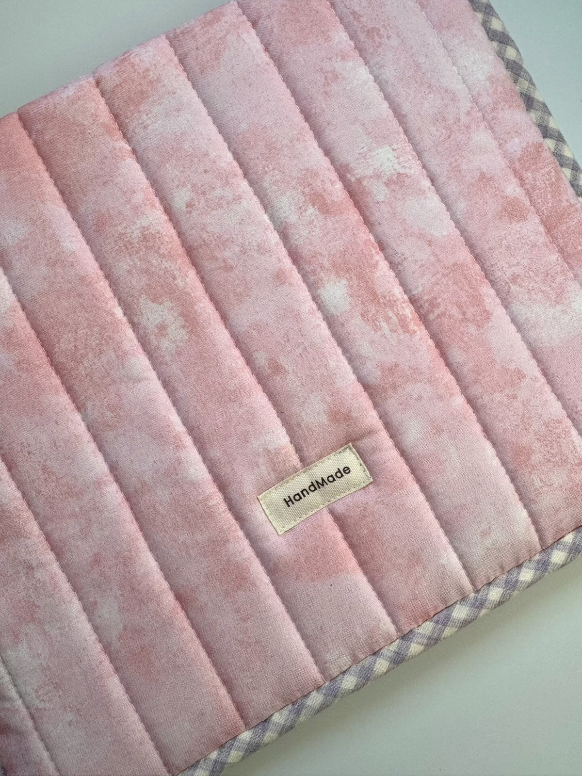 Funda de tela acolchada en rosa