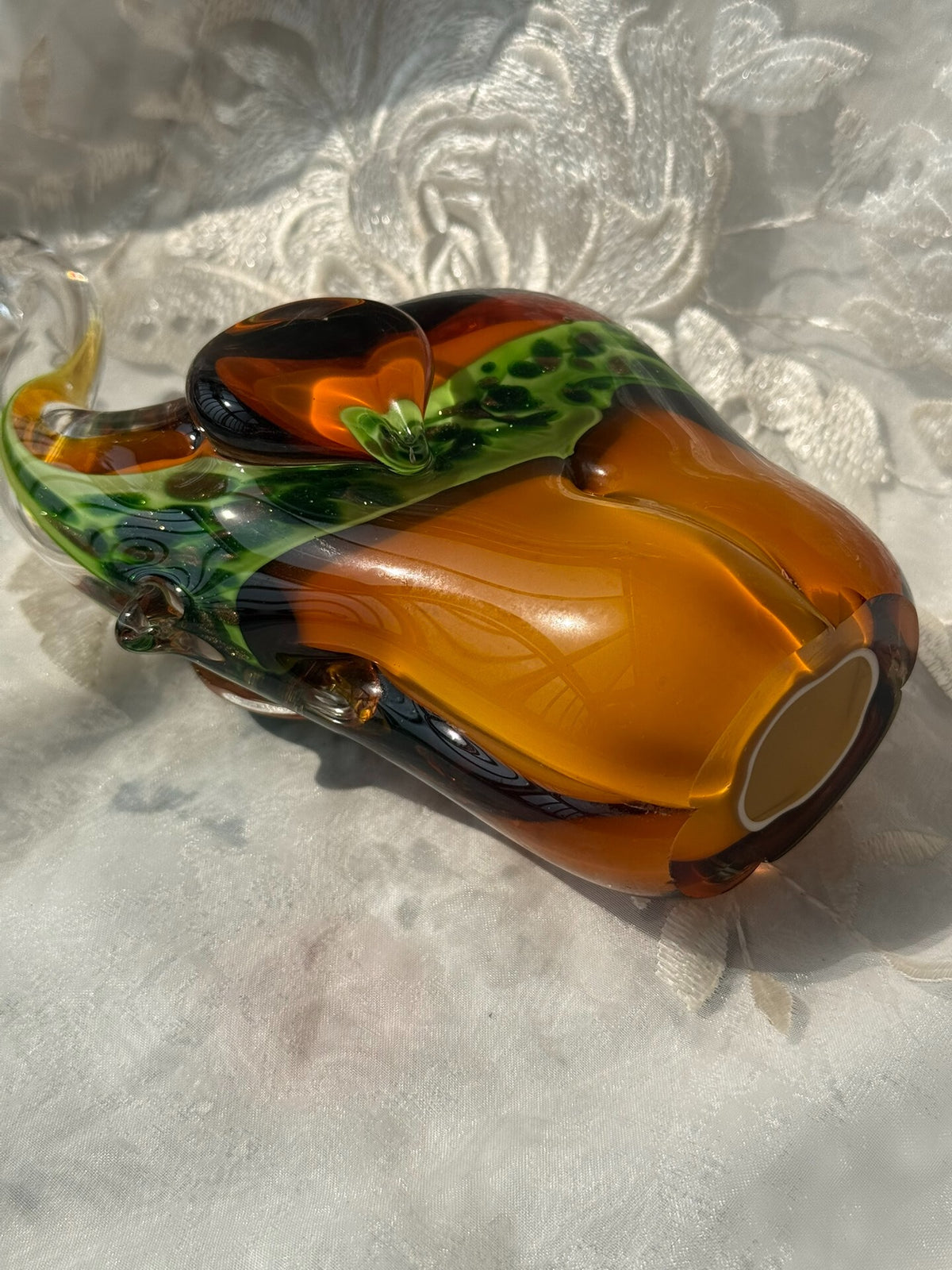 Figurine d'éléphant vintage en verre ambre et vert