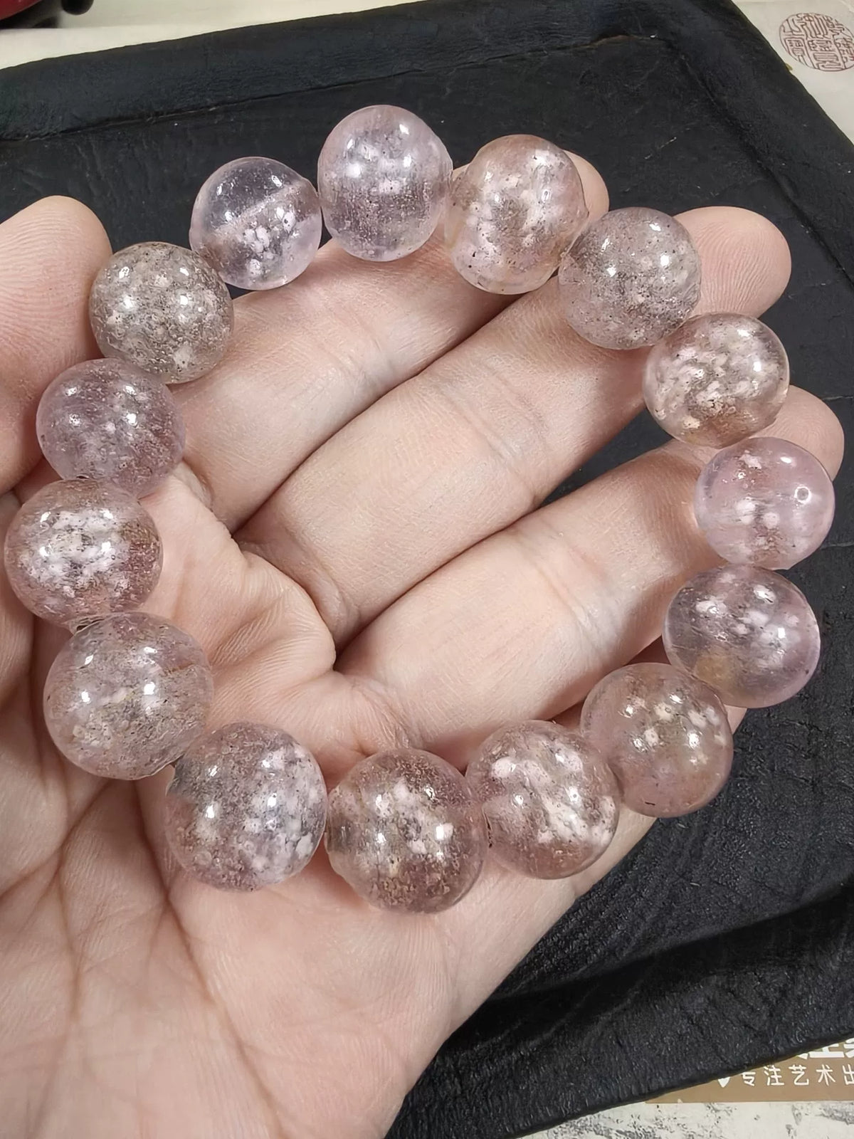 Pulseira de Vidro Antigo com Flocos de Neve em Rosa