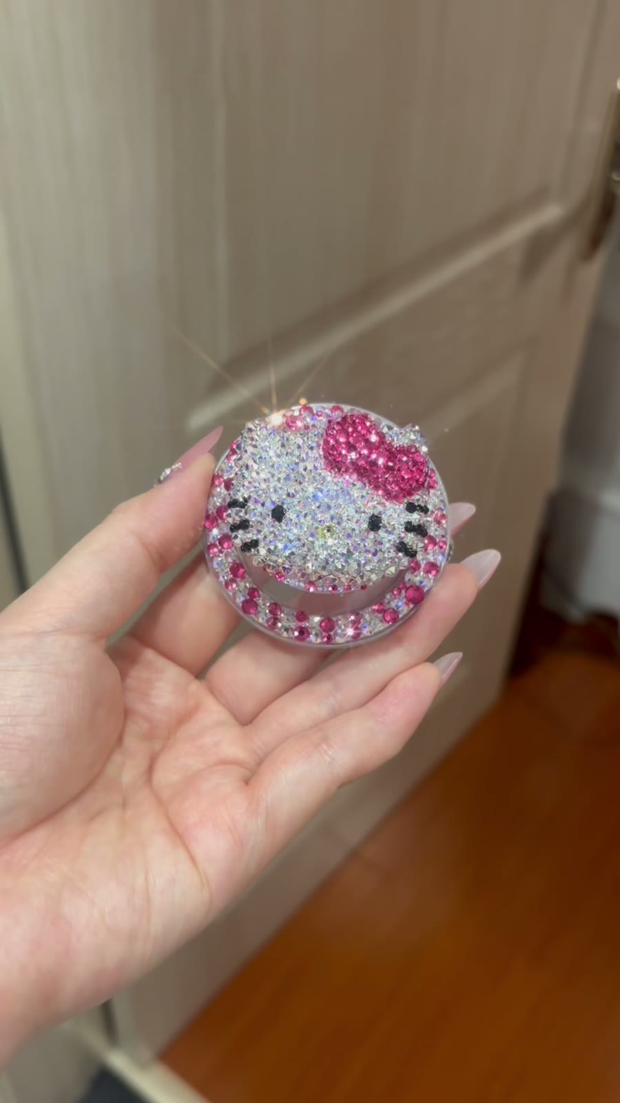 Hello Kitty Rhinestone Phone Magnetic Stand