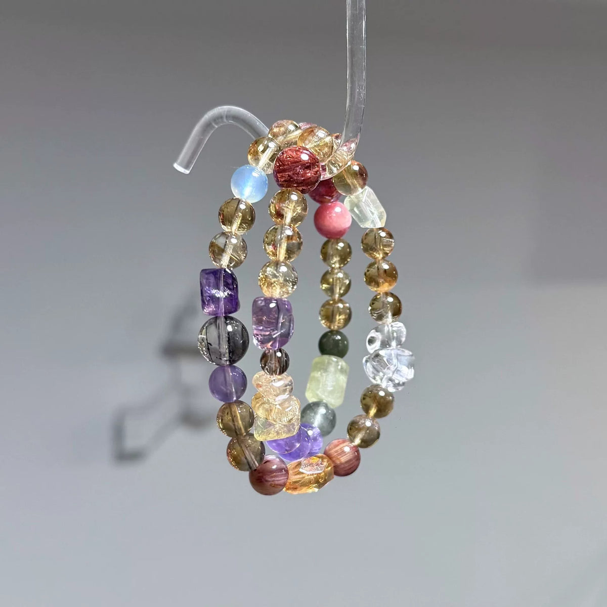 Bracelet entroulé en cristal jaune et bois de santal