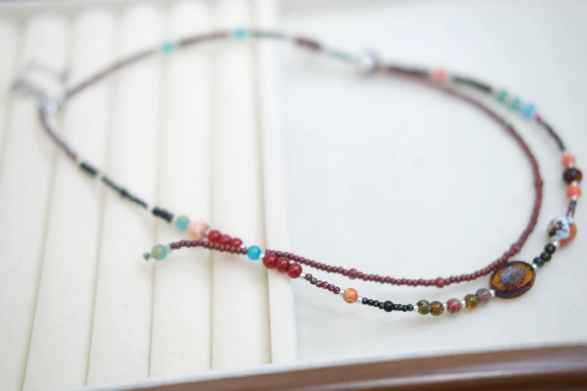 Collana a doppio strato marrone Maillard