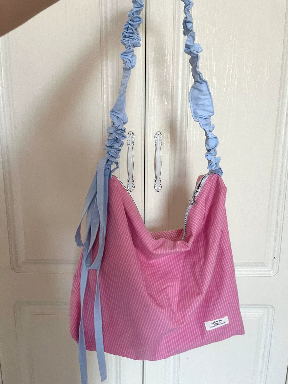 Handgjord rosa och blå crossbody- och axelväska