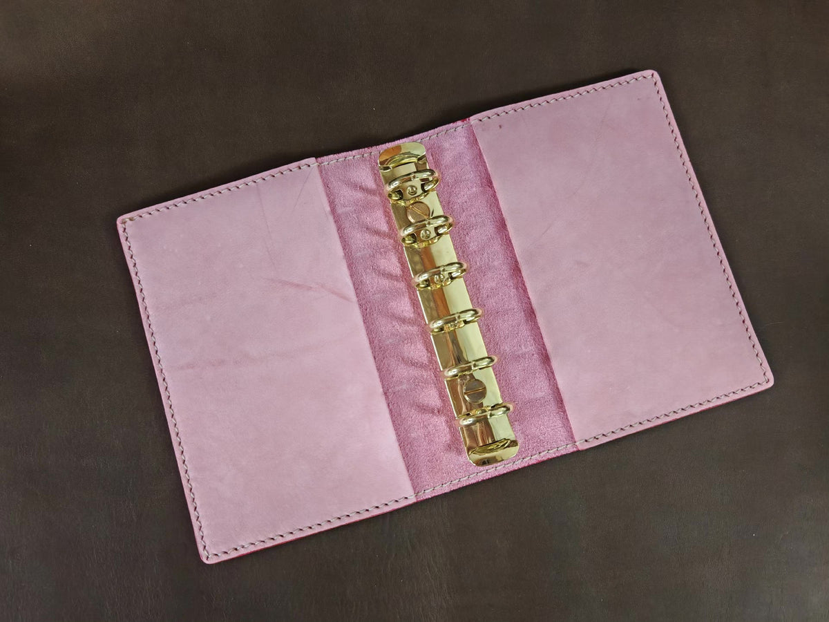 Couverture de carnet à anneaux en cuir rose artisanale