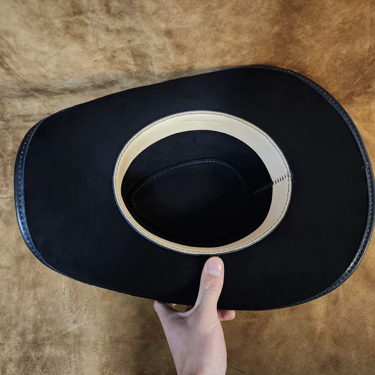 Chapéu de Cowboy Western em Couro Preto Feito à Mão