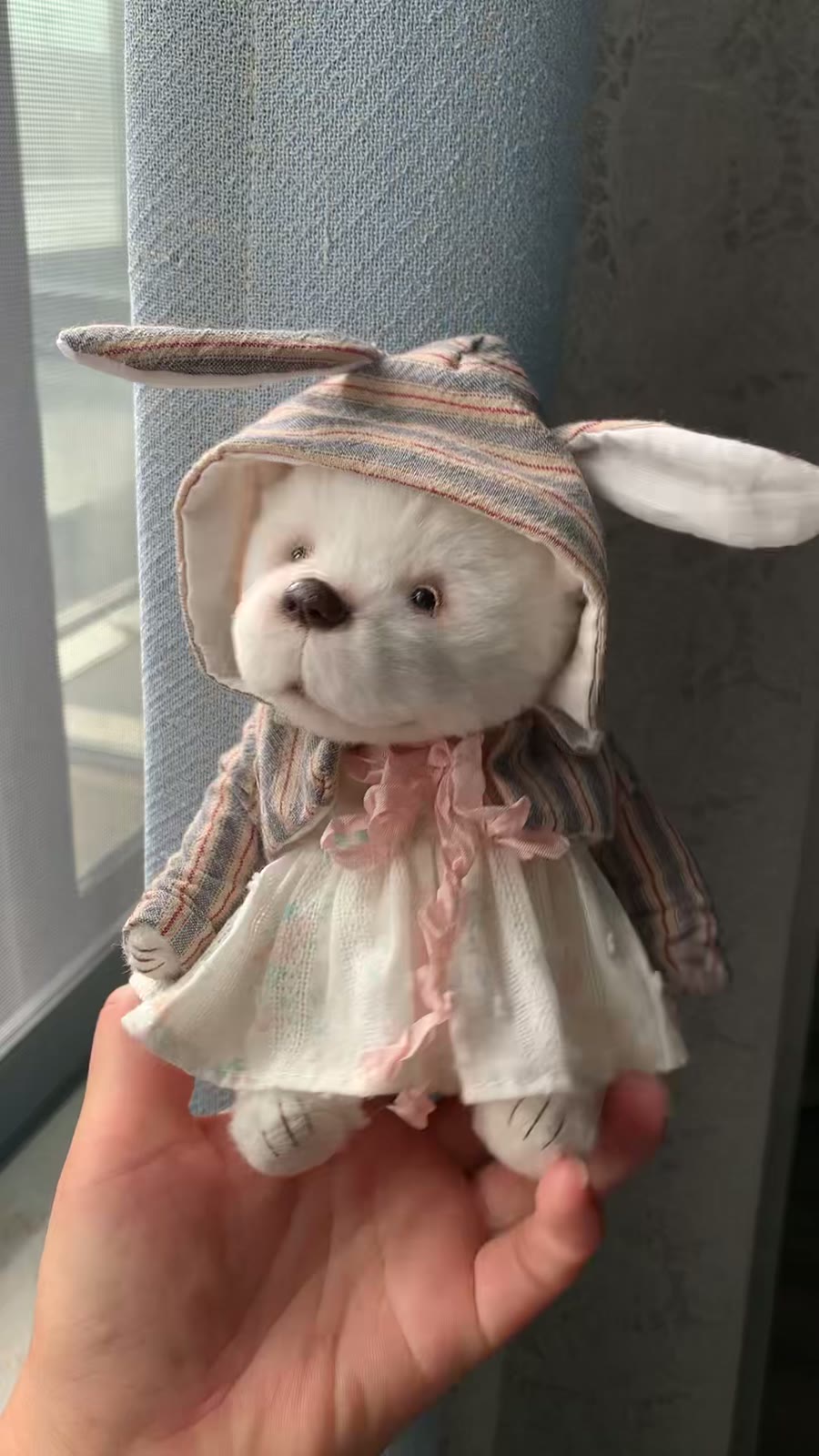 Ours en peluche articulé en viscose blanc