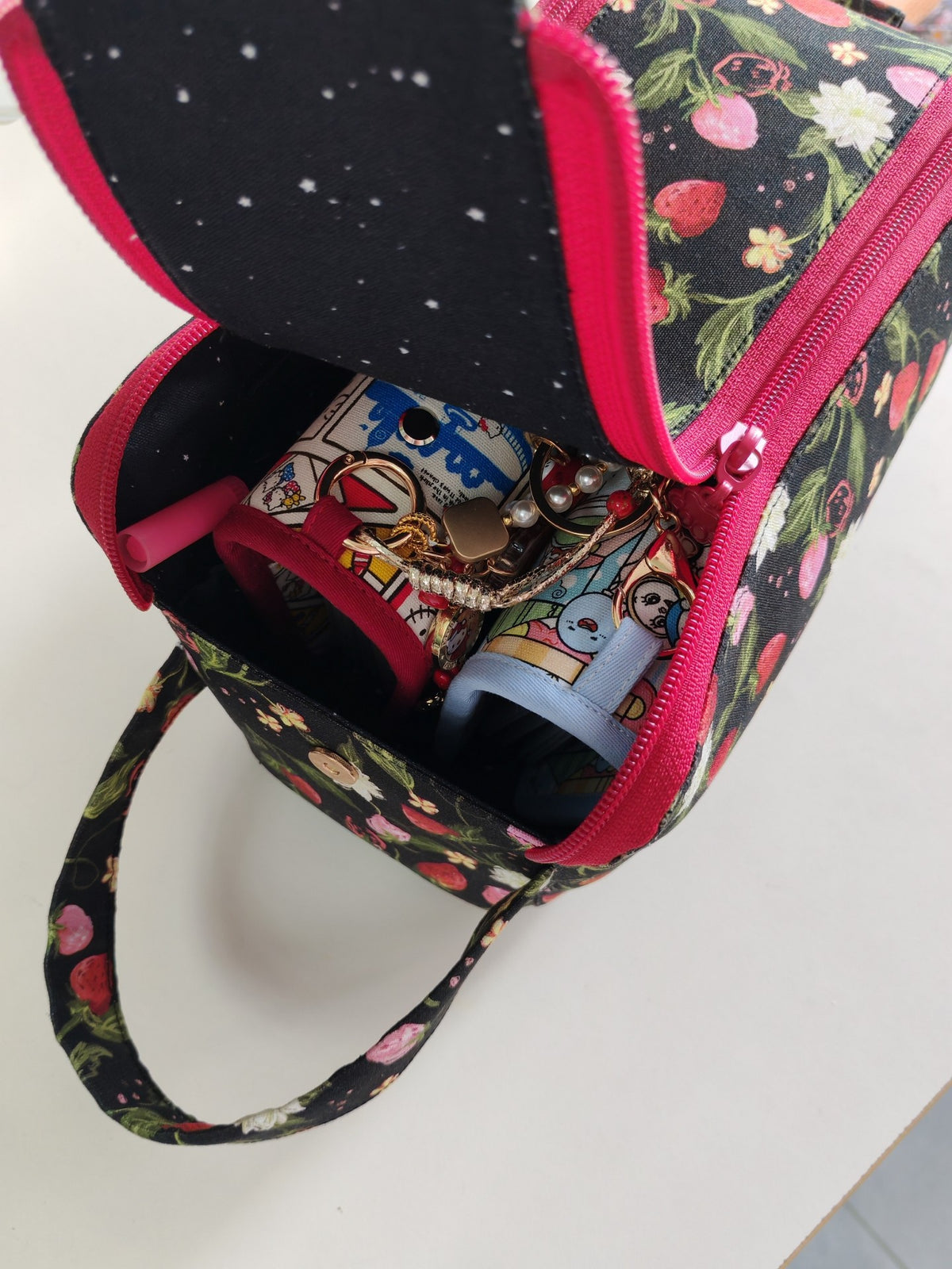 Strawberry Print Large Capacity Storage Bag