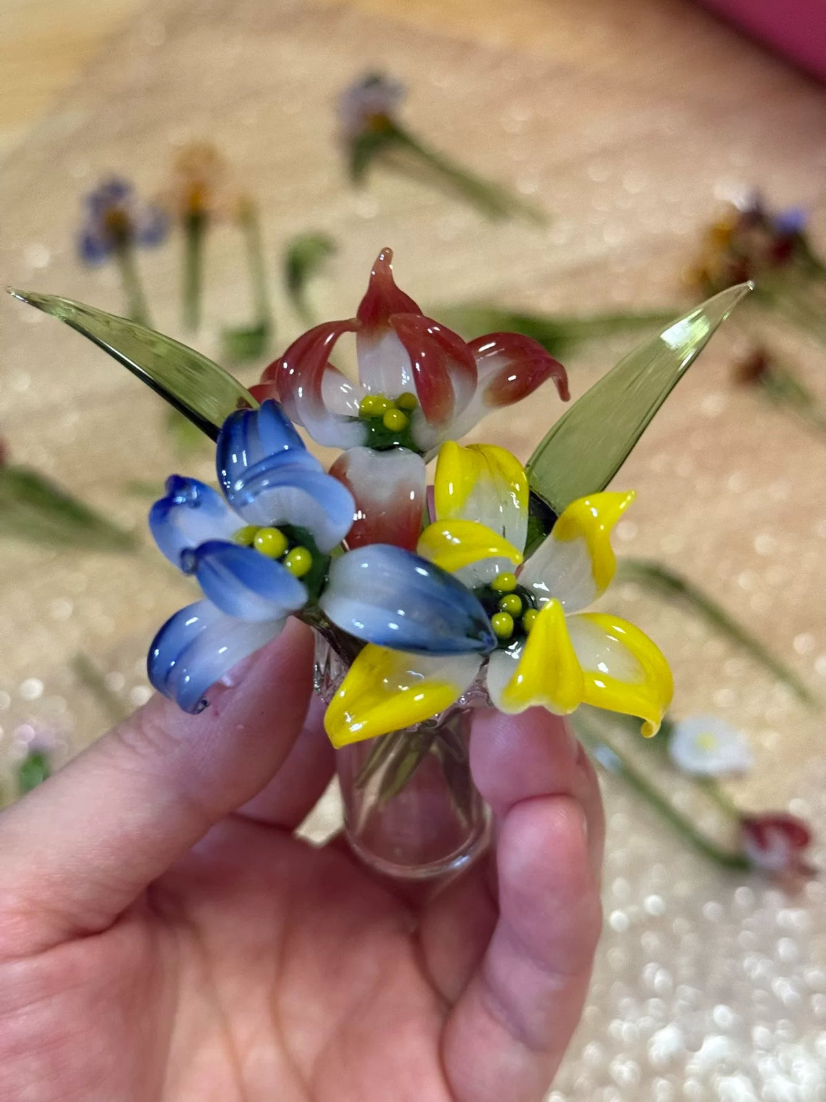 Conjunto de Flores de Vidro em Miniatura com Vaso