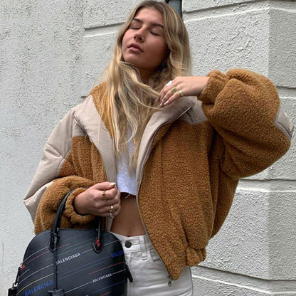 Veste ample en laine d'agneau à capuche et coutures