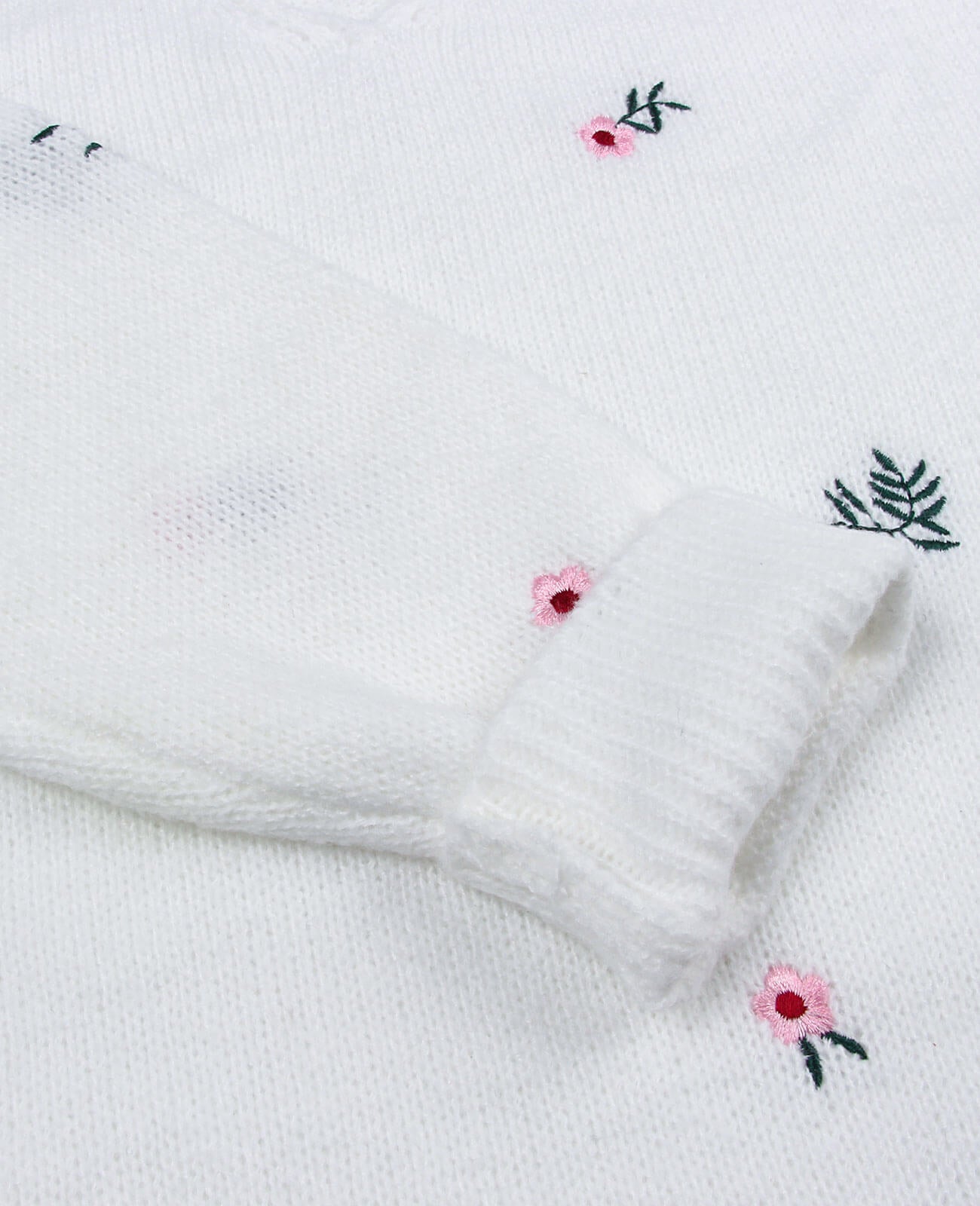 Pull col V magnifiquement brodé