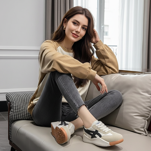 Femme française style parisien sneakers