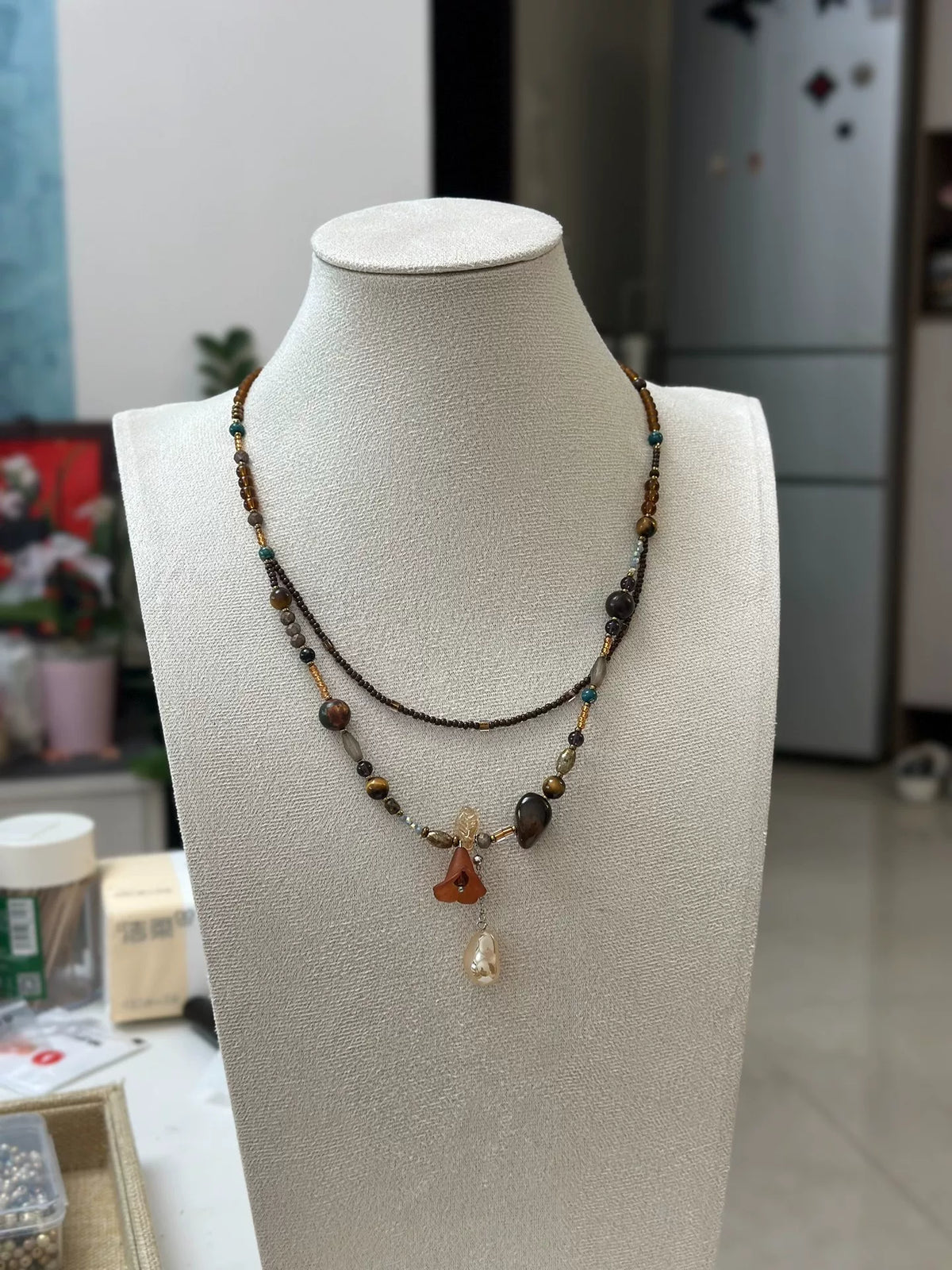 Collana a doppio strato con perline marrone artigianale