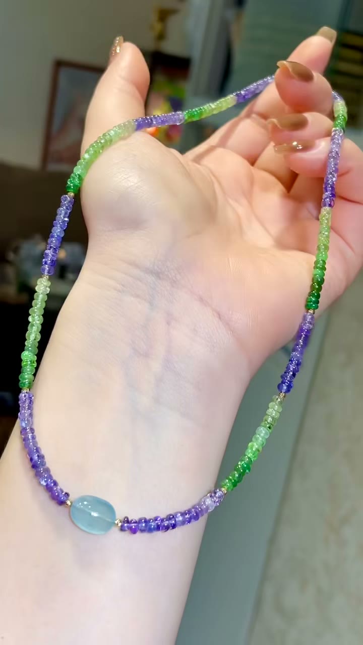 Gradient Abacus Bead Necklace with Gold Cabochon