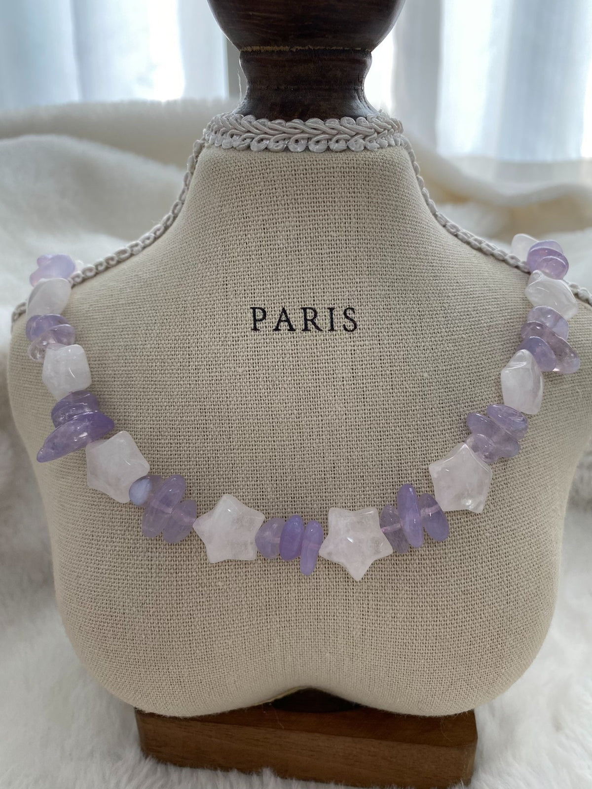 Collar de Cuarzo Fantasma Blanco y Calccedonia Púrpura