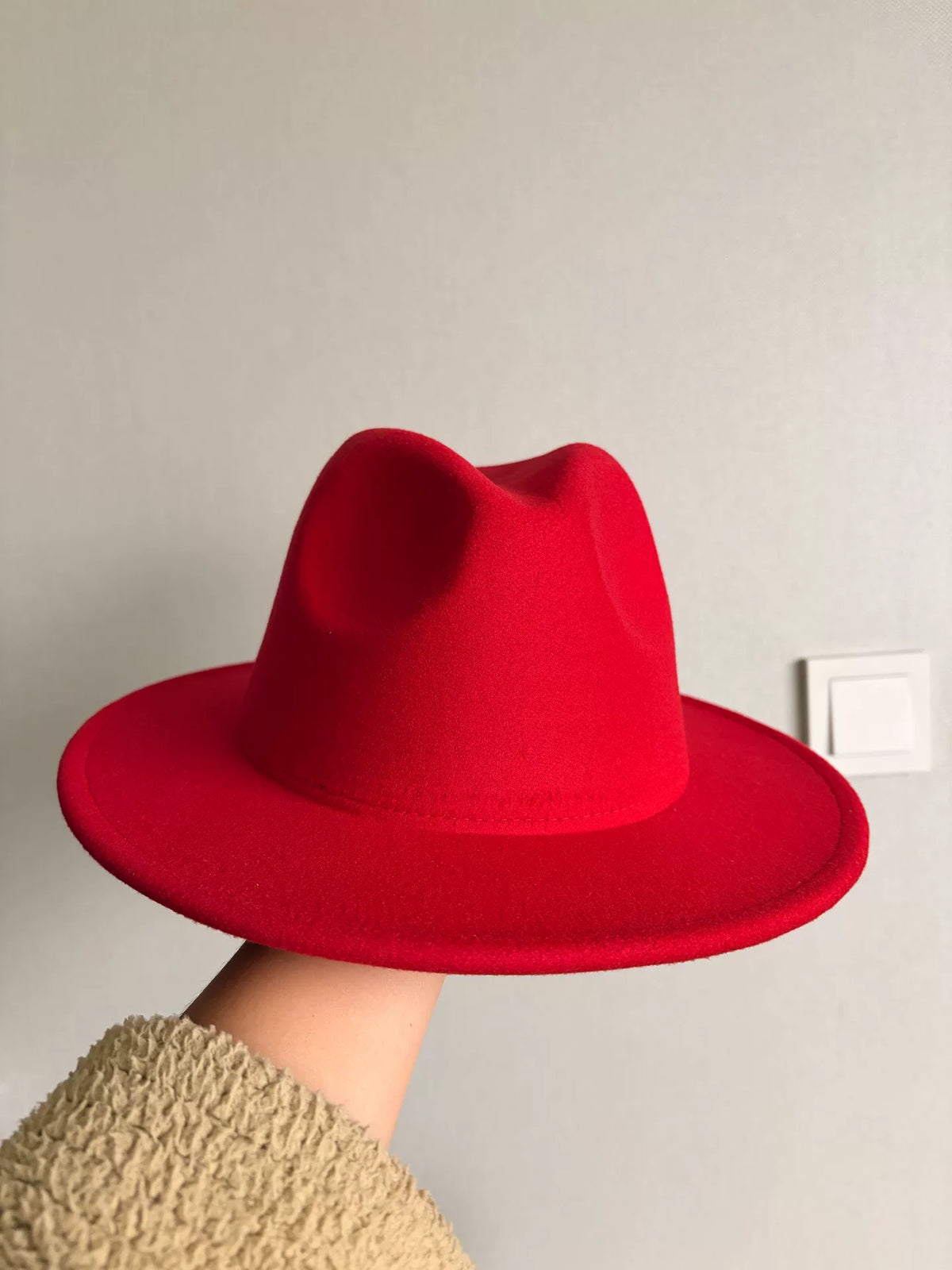 Cappello jazz a tesa larga rosso